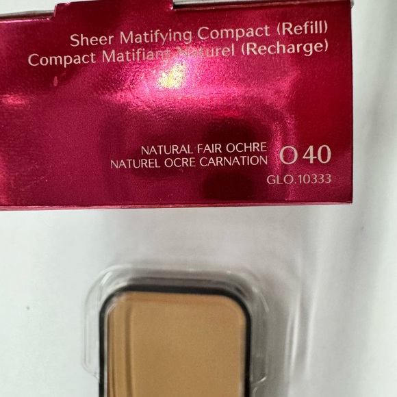 Sheer magnifying compact refill long lasting oil free - Picture 2 of 2